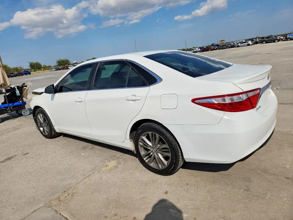 2015 TOYOTA CAMRY SE  
