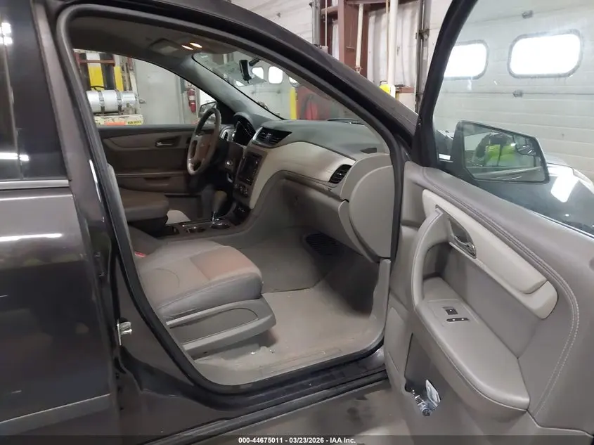 2014 CHEVROLET TRAVERSE LS