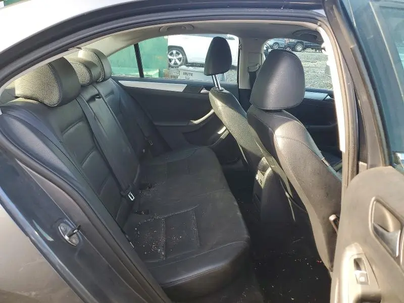 2013 VOLKSWAGEN JETTA SE  