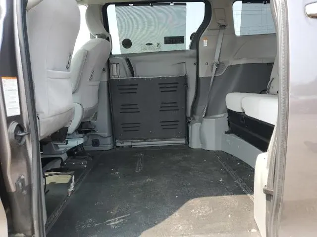 2020 TOYOTA SIENNA LE  