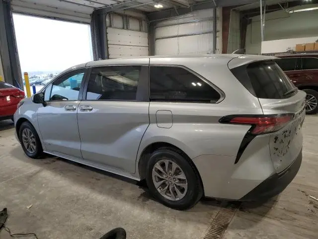 2021 TOYOTA SIENNA LE  