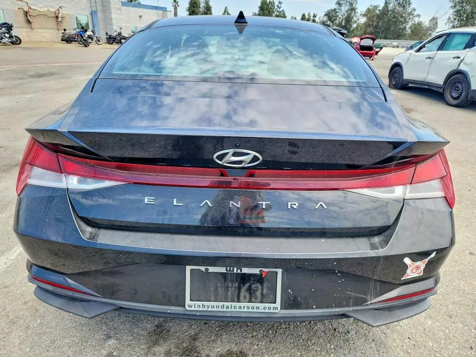 2021 HYUNDAI ELANTRA SE  