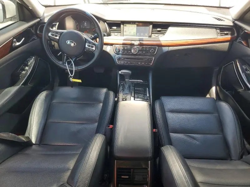 2017 KIA CADENZA PREMIUM  
