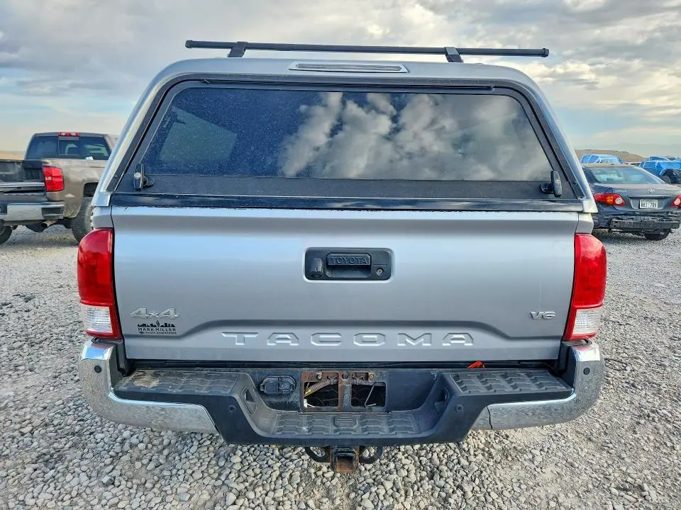 2017 TOYOTA TACOMA SR5 V6  