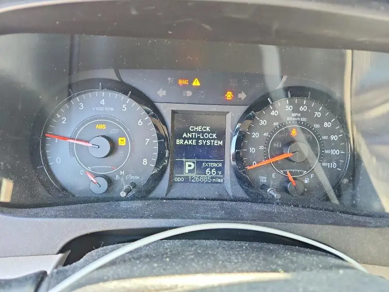 2017 TOYOTA SIENNA LE  
