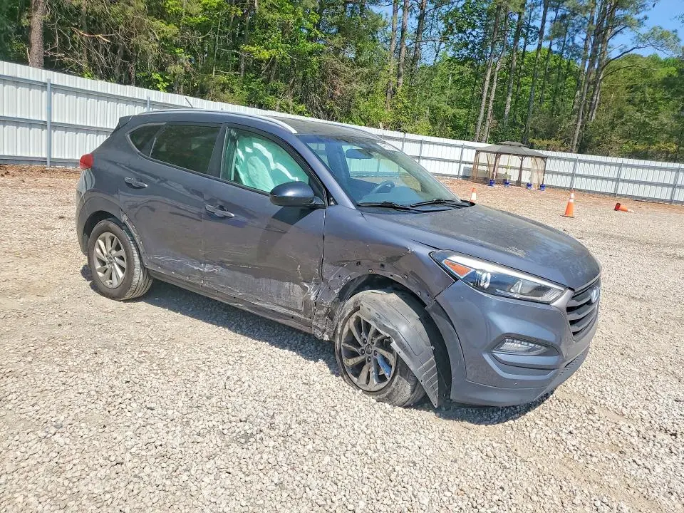 2016 HYUNDAI TUCSON SE  