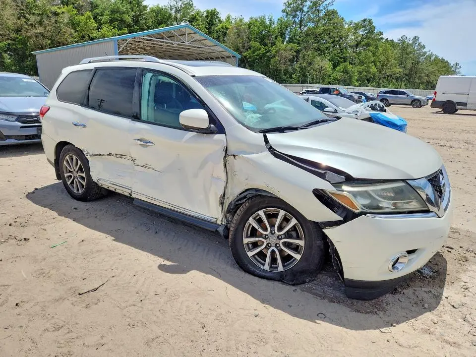 2016 NISSAN PATHFINDER SL  
