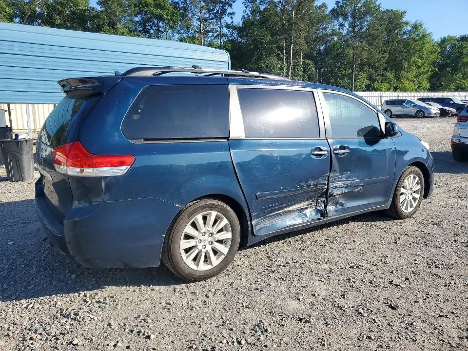 2011 TOYOTA SIENNA LIMITED 7-PASSENGER  
