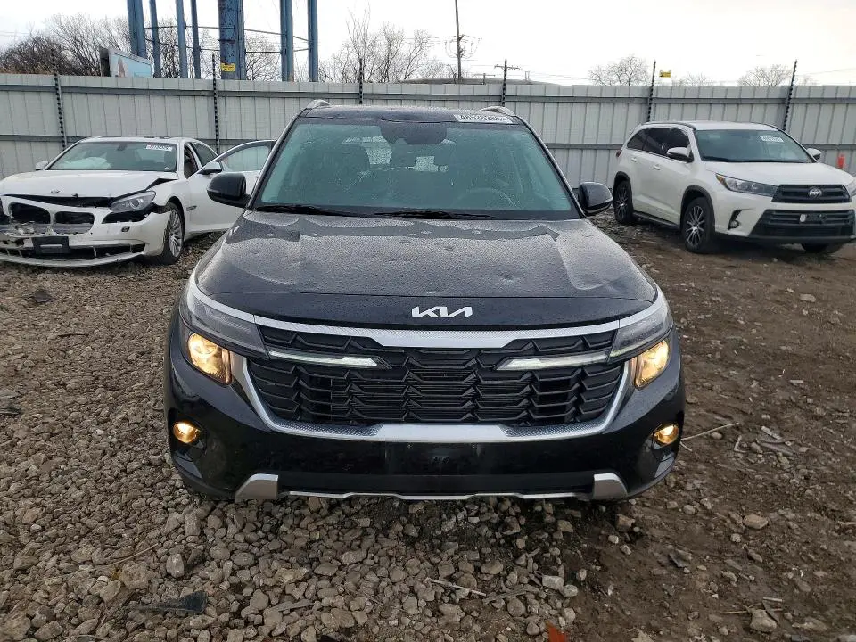 2024 KIA SELTOS EX  