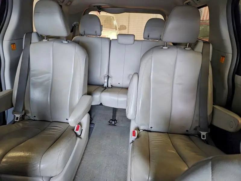 2013 TOYOTA SIENNA XLE  