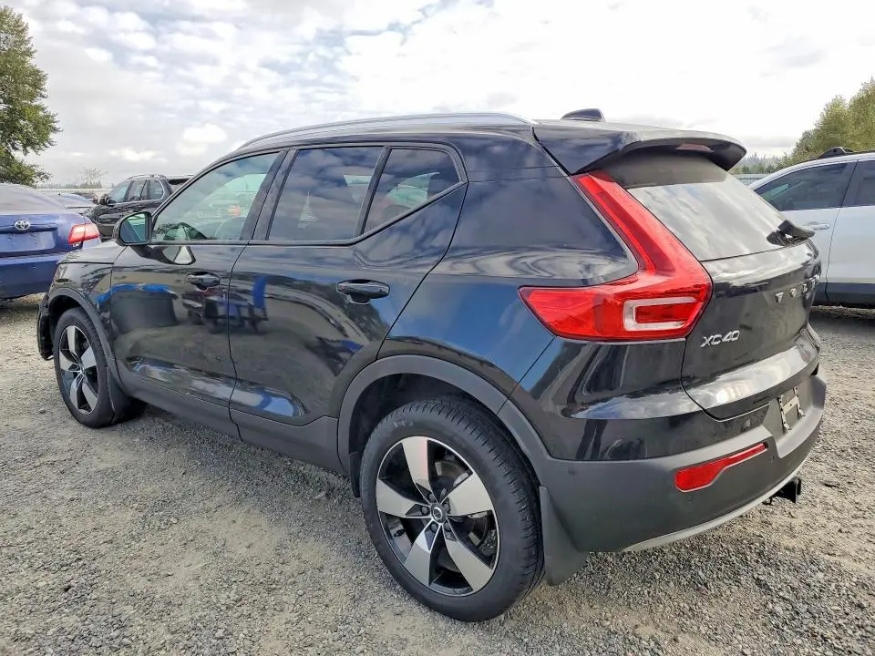 2019 VOLVO XC40 T5 MOMENTUM  
