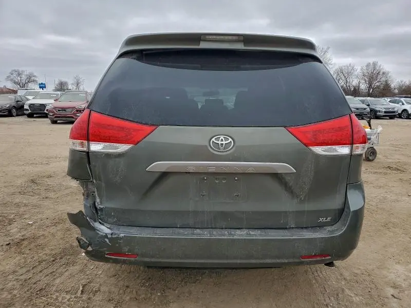 2012 TOYOTA SIENNA XLE  