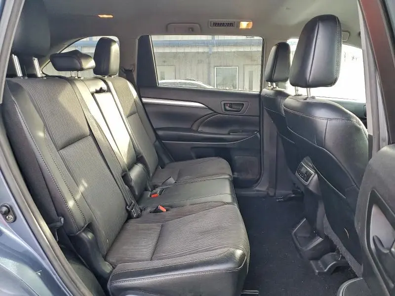 2016 TOYOTA HIGHLANDER LE  