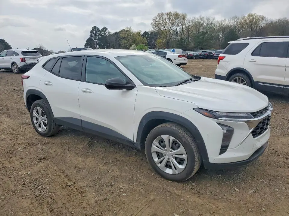 2024 CHEVROLET TRAX LS  