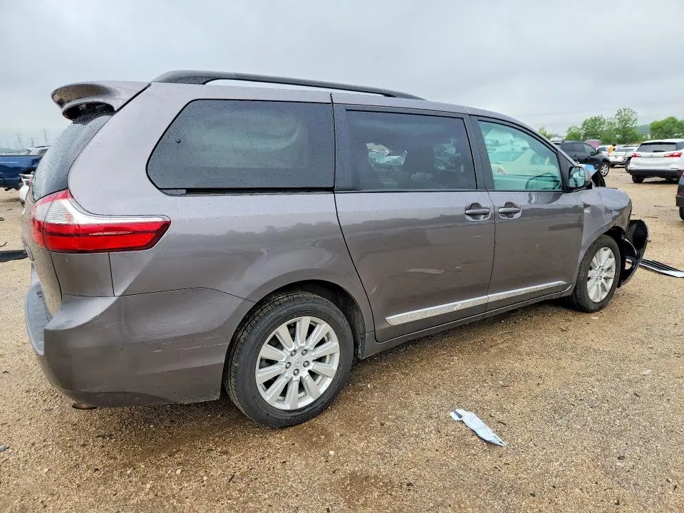 2017 TOYOTA SIENNA LE  