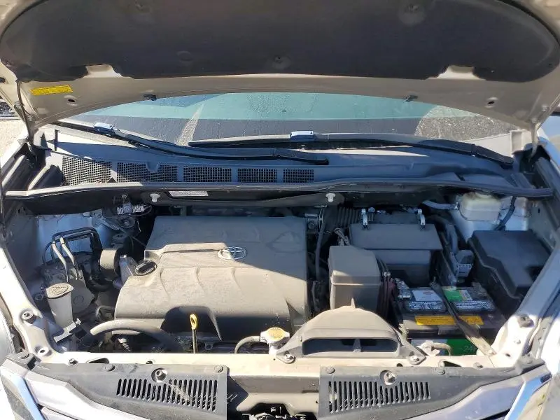 2016 TOYOTA SIENNA XLE 8-PASSENGER  
