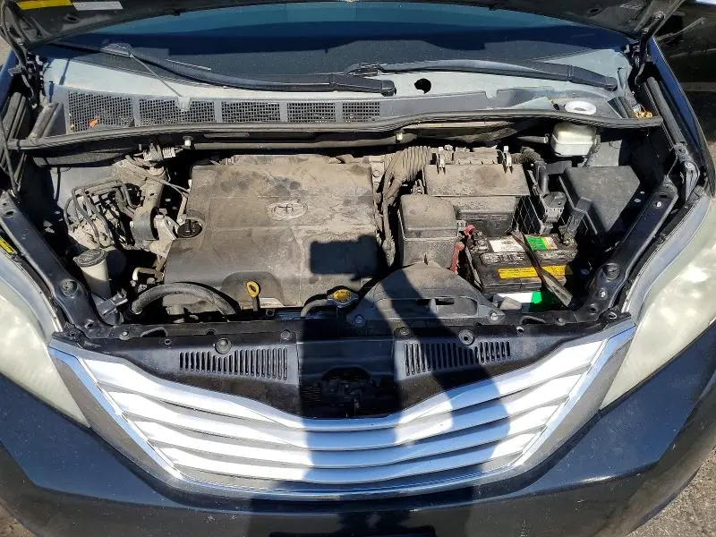 2013 TOYOTA SIENNA LIMITED 7-PASSENGER  
