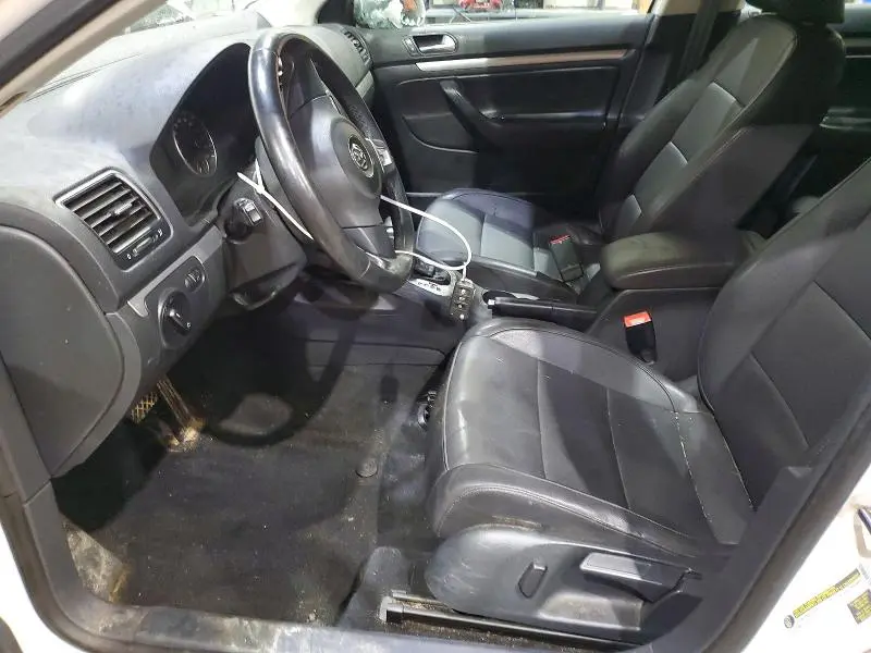 2010 VOLKSWAGEN JETTA SE  