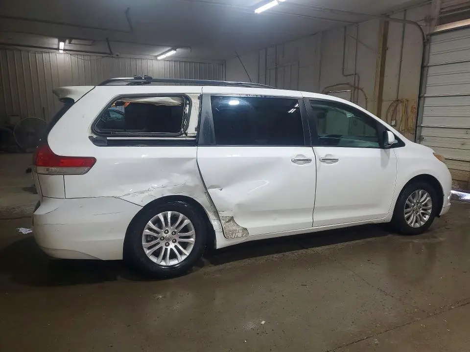2011 TOYOTA SIENNA XLE 8-PASSENGER  
