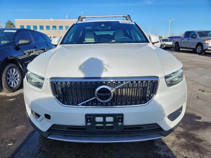 2020 VOLVO XC40 T5 MOMENTUM  