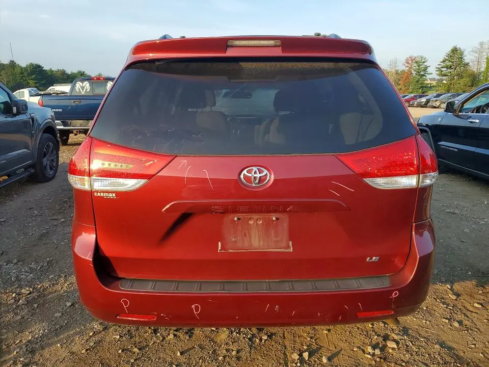 2012 TOYOTA SIENNA LE  