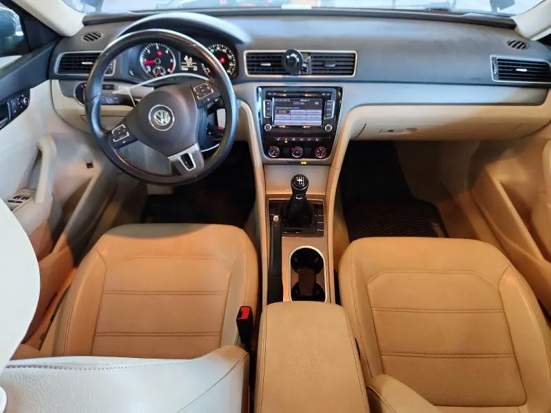 2015 VOLKSWAGEN PASSAT SE  