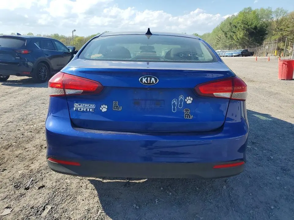 2017 KIA FORTE LX  