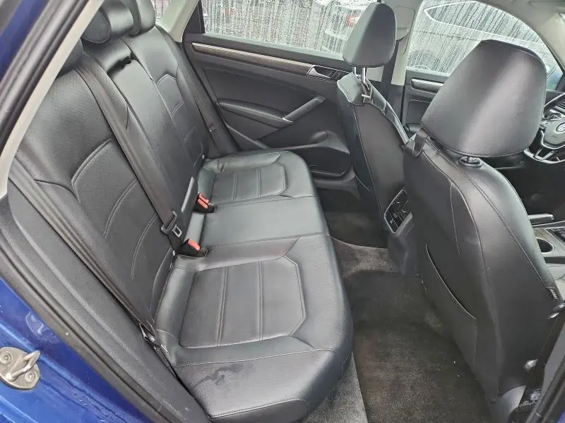 2016 VOLKSWAGEN PASSAT SE  