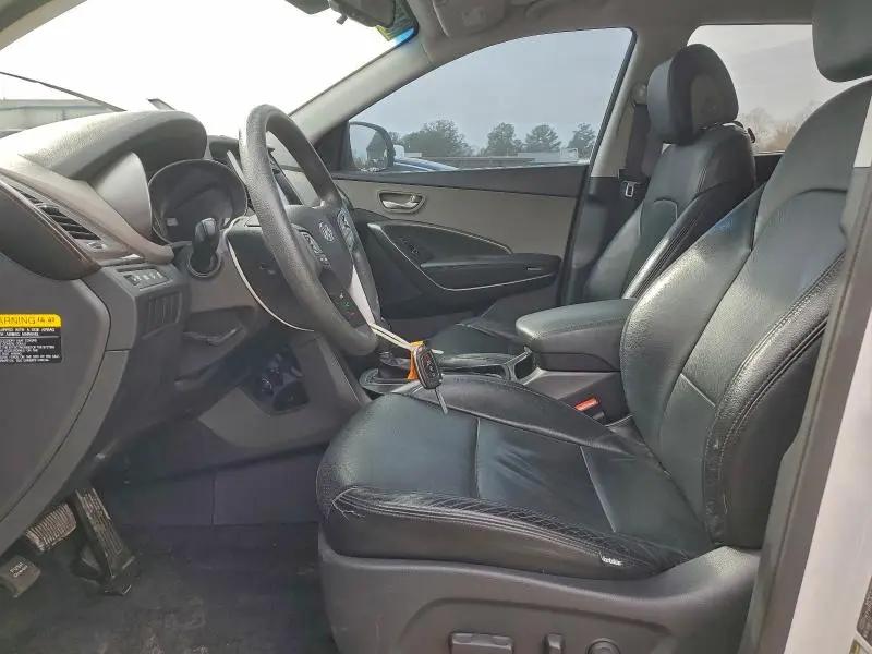 2018 HYUNDAI SANTA FE SE  