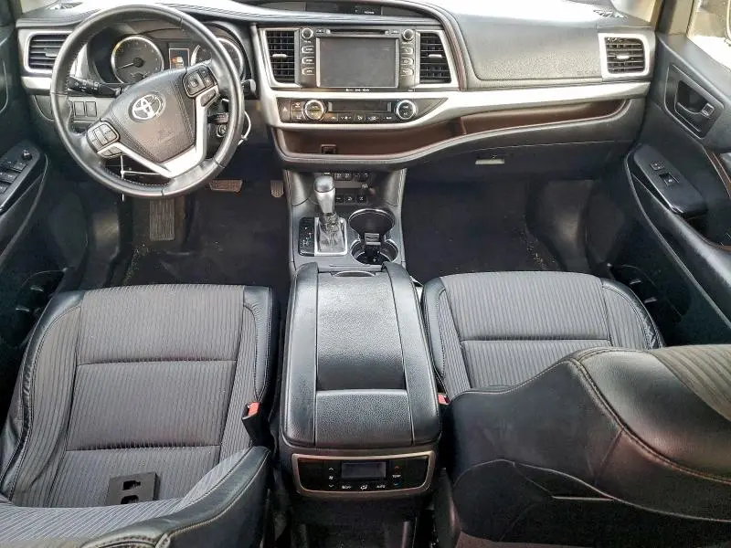 2018 TOYOTA HIGHLANDER LE  