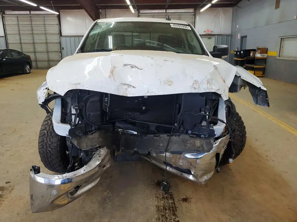2017 RAM 1500 SLT  
