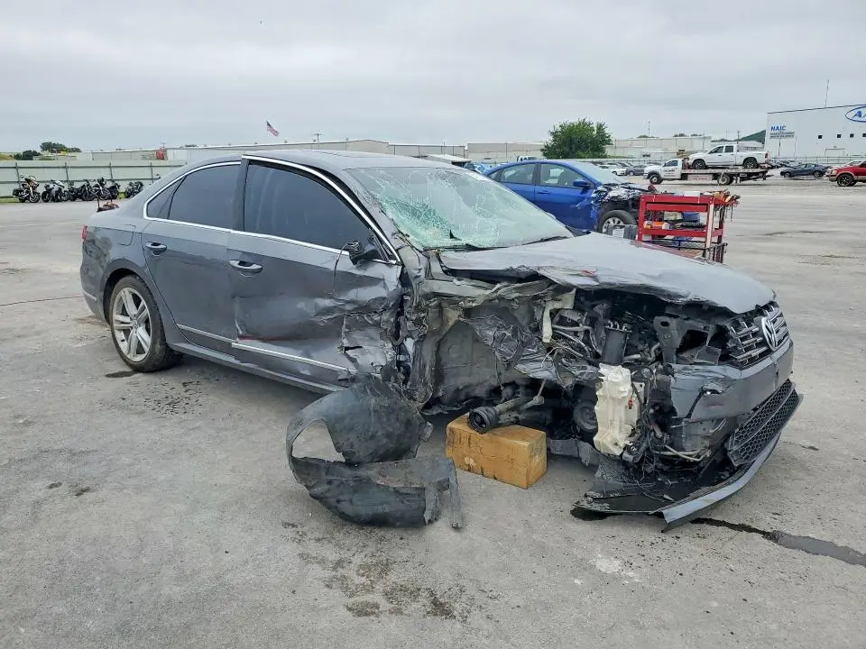 2013 VOLKSWAGEN PASSAT SEL  