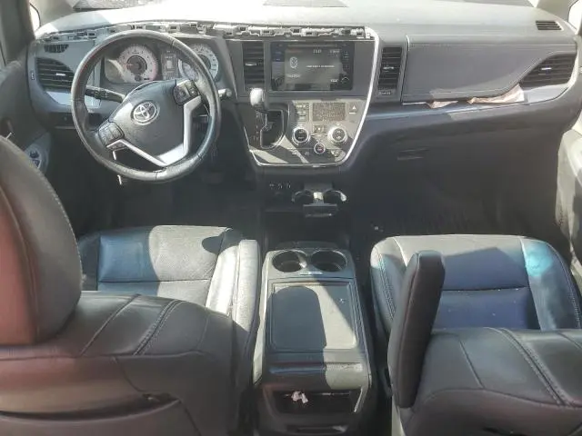 2017 TOYOTA SIENNA SE  