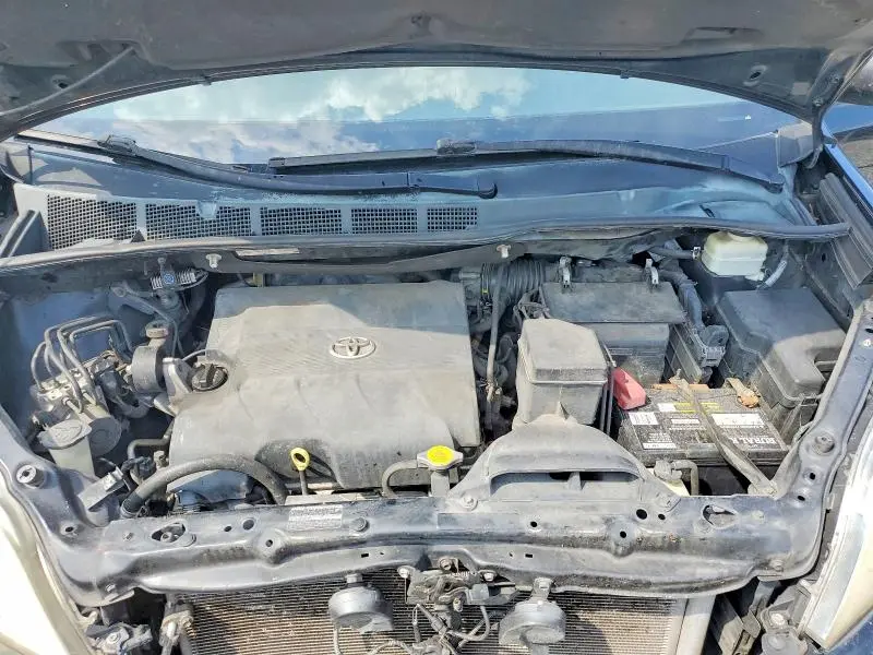 2015 TOYOTA SIENNA XLE 8-PASSENGER  