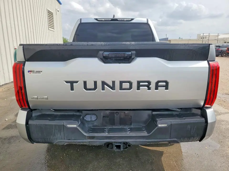 2023 TOYOTA TUNDRA SR5  