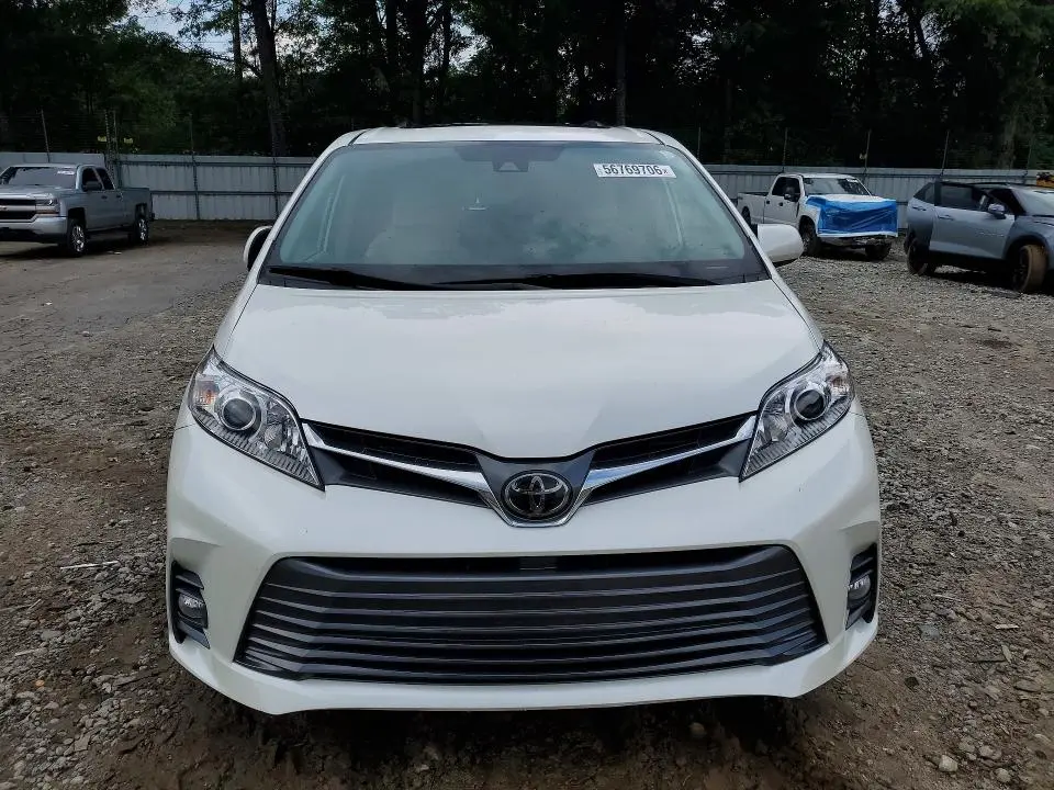 2020 TOYOTA SIENNA XLE 8-PASSENGER  