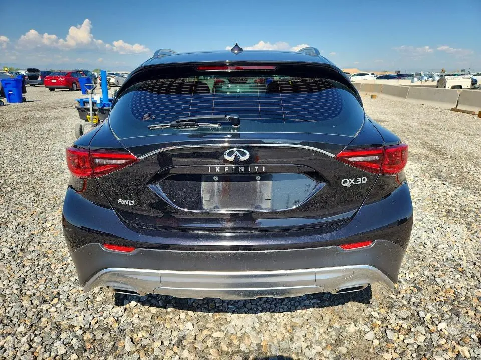 2018 INFINITI QX30 LUXURY  