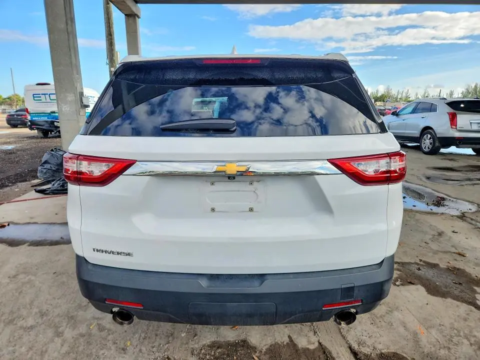 2020 CHEVROLET TRAVERSE LS  