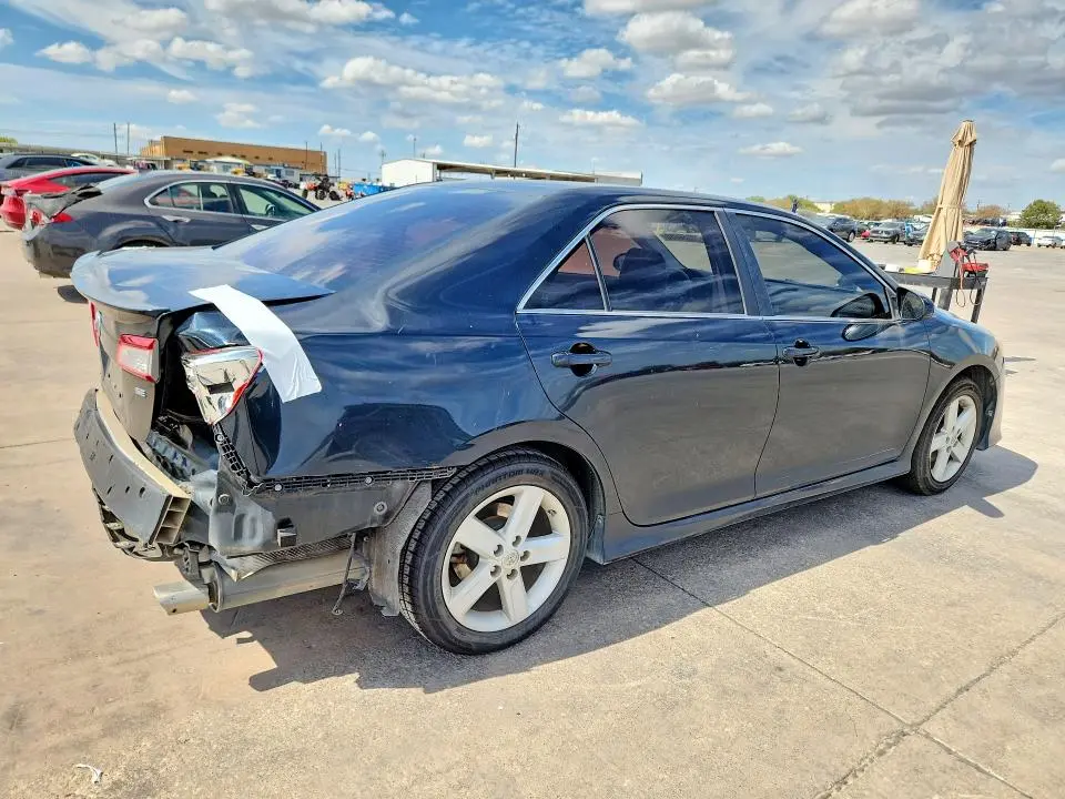 2014 TOYOTA CAMRY SE  