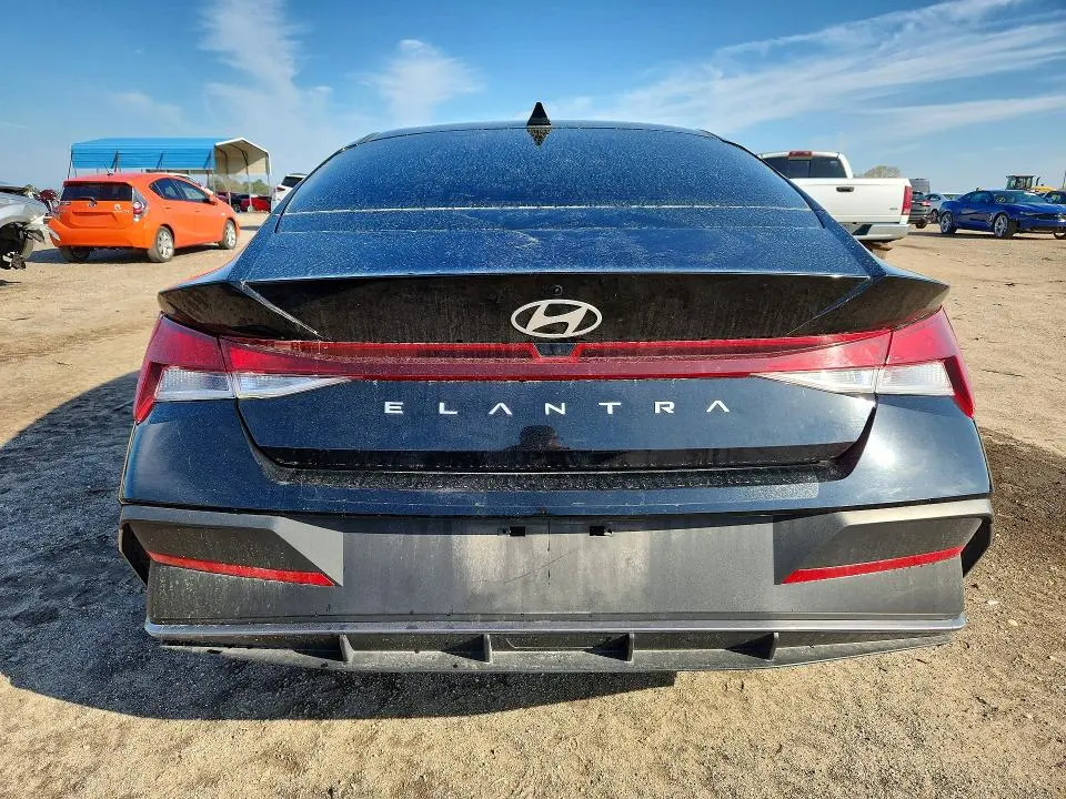 2024 HYUNDAI ELANTRA SE  