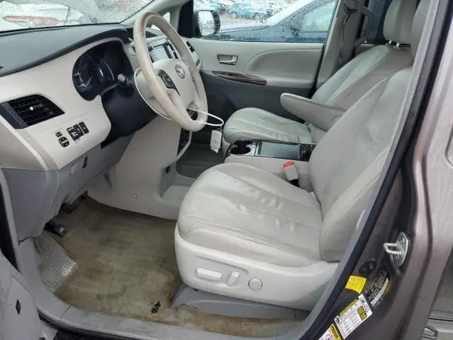 2012 TOYOTA SIENNA XLE  