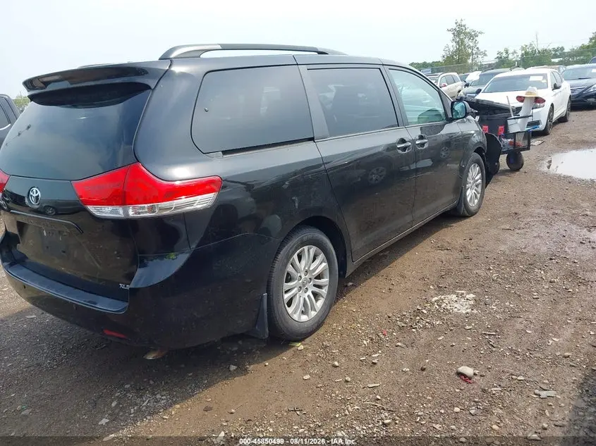 2013 TOYOTA SIENNA XLE V6 8 PASSENGER