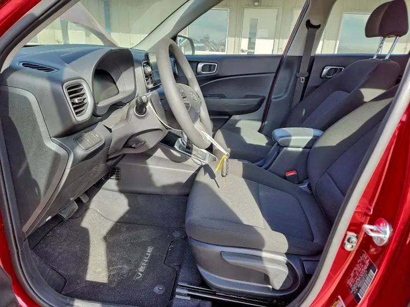 2025 HYUNDAI VENUE SE  