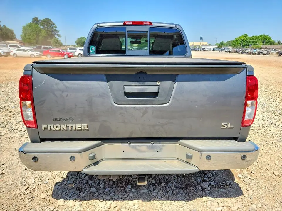 2016 NISSAN FRONTIER SL  