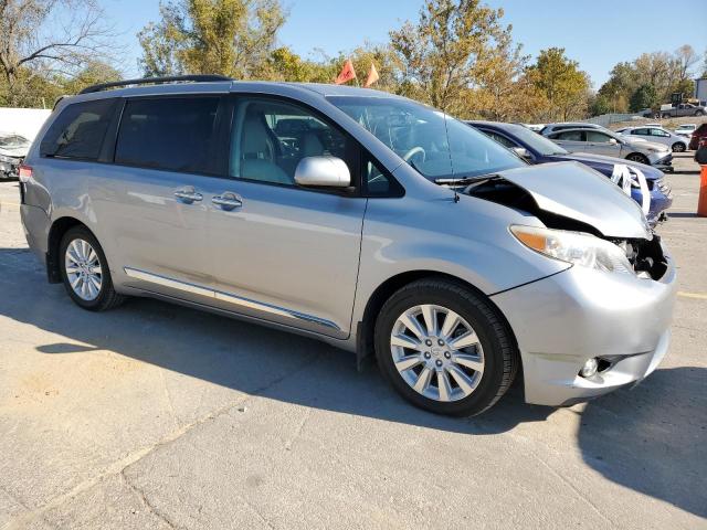 2013 TOYOTA SIENNA XLE