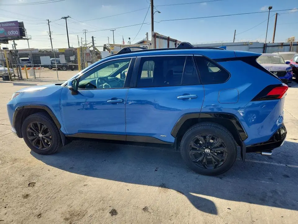 2022 TOYOTA RAV4 SE  