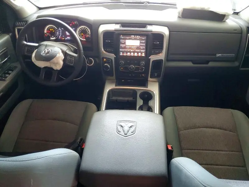 2016 RAM 1500 SLT  