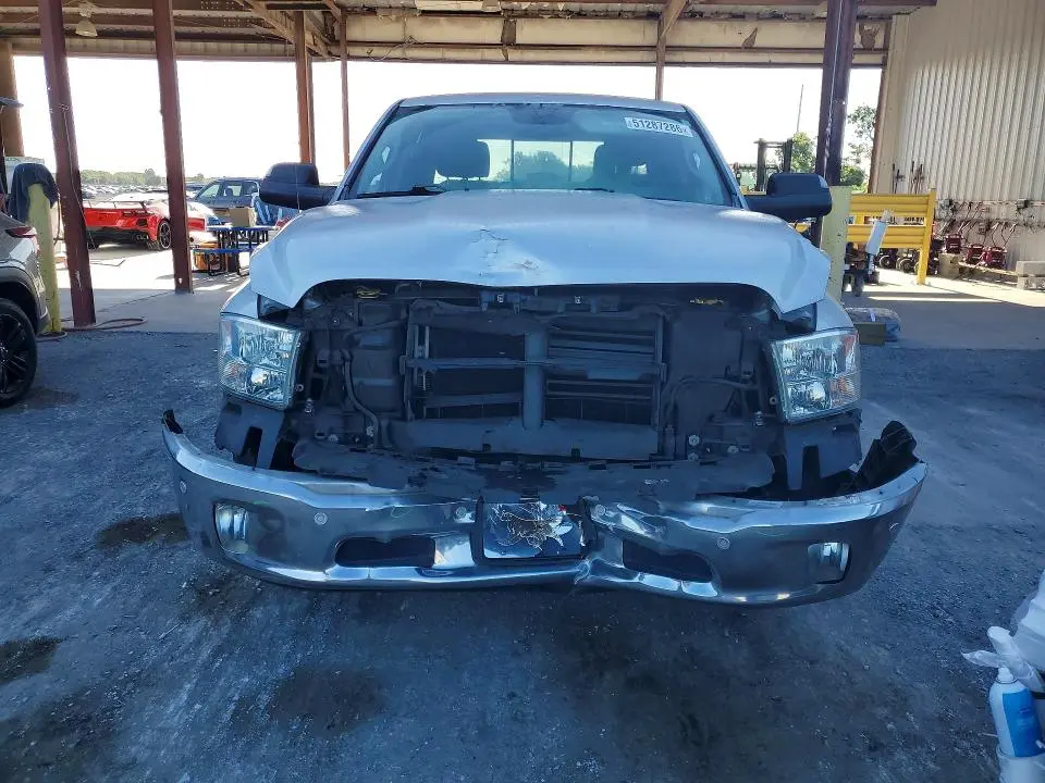 2016 RAM 1500 SLT  