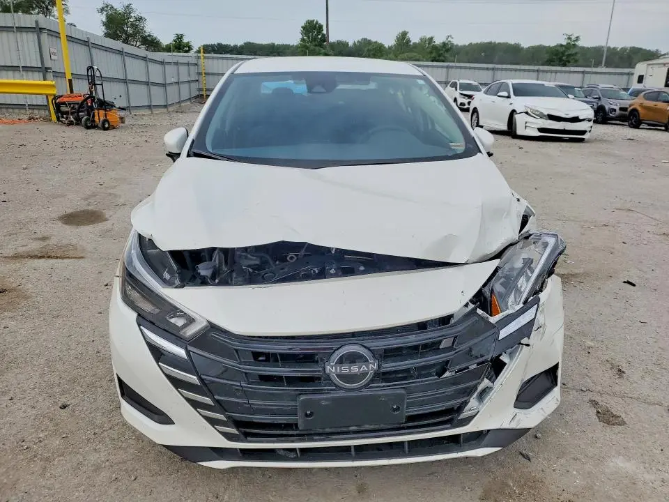 2025 NISSAN VERSA SV  
