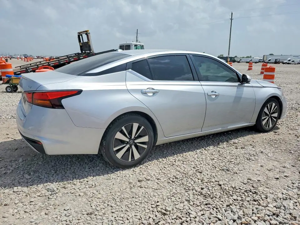 2022 NISSAN ALTIMA SV  